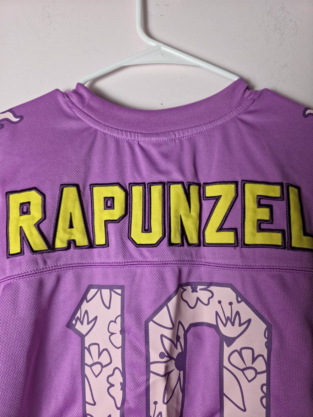 Disney Princess Rapunzel #10 Cropped Jersey Top BoxLunch XL Pascal Chameleon - Picture 6 of 9